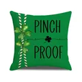 Funda de cojín verde San Patricio Pinch Proof con tréboles y rayas negras decorativas - Estilo Rayas Diagonales PINCH PROOF (YMP17-3)