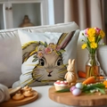 Funda de cojín de conejo de Pascua con corona floral en sofá blanco decorado - Cabeza De Conejo Crema Con Corona De Flores (YME24-2)