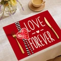 Rotes Tischset aus Leinen mit Love Forever Herzdesign für die Valentinstag Deko - 30x45cm / Love Forever Buchstabenmuster