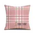 Roze geruite Pasen kussensloop met bruin konijn silhouet en de tekst Hunny Bunny - Roze Geblokte Konijnensilhouet Stijl (YME40-2)