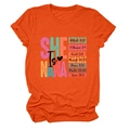 Detail der aufgerollten Ärmelbündchen und She Is Nana Textdruck auf orangefarbenem T-Shirt - S / Orange (Schwarzer Text)
