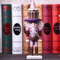 Casse-noisette en bois rose et chocolat avec paillettes et chapeau de cupcake - En forme de cupcake / Marron