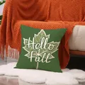 Federa per cuscino in lino verde scuro con foglia d'acero e scritta Hello Fall - Stile Foglia di Acero Hello Fall (YMF70-3)