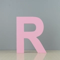 Lettre R décorative en bois rose pour décoration intérieure et accessoires photo - Lettre R