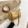 Bolso hobo elegante champán dorado con acabado metálico y detalle de lazo fino - Dorado