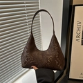 Borsa hobo retrò marrone scuro con motivo a serpente e finitura in ecopelle testurizzata - Marrone