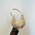 Bolso hobo minimalista en tejido trenzado caqui claro con asa superior y correa fina - Caqui