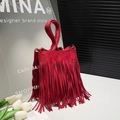 Rote Wildleder Handtasche mit langen Fransen und modernem Bohemian-Stil für Damen - Rot