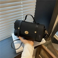 Borsa minimalista in pelle nera e tessuto con chiusura a scatto dorata e tracolla - Nero