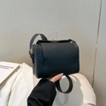 Classica borsa a mano in pelle nera con motivo litchi ed elegante chiusura girevole dorata - Nero