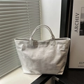 Silberne DuPont-Papiertasche mit Metallic-Effekt und TOTE BAG Prägung - Weiß