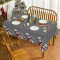 Detalle de mantel navideño de poliéster con estampado de muñeco de nieve y letras festivas - 90*140cm / Gris (XTC020)