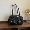 Borsa tote nera lucida con doppi fiocchi decorativi e tasche frontali a pieghe - Nero