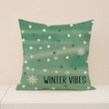 Grüner Weihnachts-Kissenbezug mit Schneeflockenmuster und Winter Vibes Aufdruck - Grüne Schneeflocke Punktemuster Stil (XP030-1)