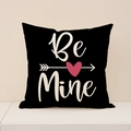 Schwarzer Kissenbezug mit weißem Be Mine Schriftzug und rosa Herz für Valentinstag - Be Mine Typografie (VP018-2)