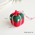 Mini caja de regalo de Navidad en fieltro de lana, adorno festivo colgante de 4,5 cm para árbol - Caja de Regalo B (N25115-B)