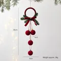 Nordischer beflockter Weihnachtsanhänger mit roten Samtkugeln und Tannennadeln - Kranz Schleife Kugel Anhänger