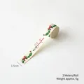 Ruban de Noël avec texte Merry Christmas et motifs festifs sur fond blanc neutre - 1.5cm Feuille de Baie (2m)