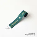 Grünes 2,5cm Weihnachtsband mit goldenem Merry Christmas Aufdruck und Baummuster, 2m Rolle - 2.5cm Grüner Weihnachtsbaum (2m)