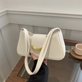 Bolso de hombro minimalista blanco crema en cuero sintético con hebilla dorada - Blanco