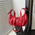 Borsa a spalla rossa a mezzaluna con nastri incrociati e tracolla regolabile - Rosso