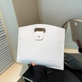 Sac à main minimaliste en cuir blanc à motif litchi avec boucle en métal argenté - Blanc