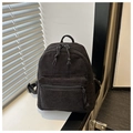 Detalle de mini mochila de pana negra con cremalleras dobles y correas ajustables - Negro