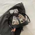Zaino etnico ricamato con coulisse, pelle nera e dettagli con motivi floreali - Nero