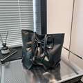 Sac fourre-tout noir avec grand nœud en similicuir et longues bandoulières - Noir
