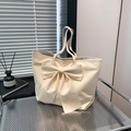 Grand sac cabas blanc crème avec grand nœud et texture en cuir souple - Blanc