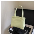 Vue détaillée du mini sac cabas vert clair avec doubles anses et texte imprimé mode - Vert