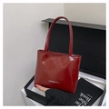 Sac à main rouge en cuir verni pour femme avec design carré minimaliste et poignée - Rouge