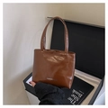 Sac cabas en cuir PU brillant marron avec inscription élégante argentée Fashion & Bags - Marron