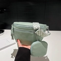 Marsupio a mezzaluna verde menta con tracolla a motivi e mini tasca tonda - Verde