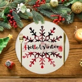 Sottopiatto rotondo in lino con fiocco di neve scozzese rosso e nero e stampa Hello Winter - Fiocco di Neve Rosso e Nero Hello Winter (XRP022)
