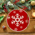 Sottopiatto rosso natalizio con fiocchi di neve bianchi su tavolo in legno - Rosso con Fiocchi di Neve Bianchi (XRP046)