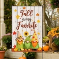 Bandiera da giardino autunnale con gnomi e girasoli su un patio in legno rustico - 30x45cm / Tre Gnomi e Messaggio Favourite (FGF094)