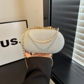 Pochette da sera argento glitterata con chiusura a fiocco dorata e tracolla sottile - Argento