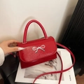 Borsa a tracolla rossa lucida con fiocco argentato e tracolla regolabile - Rosso