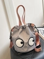 Bolso cubo de nailon gris con grandes ojos de dibujos animados y correas rosas - Gris
