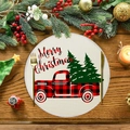 Tovaglietta tonda natalizia con camion a quadri rossi e alberi su tavolo in legno - Camion a Quadri con Alberi di Natale (XRP058)