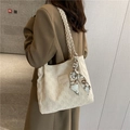 Borsa tote a scacchi bianco sporco con spalline intrecciate e foulard decorativo - Bianco Sporco