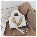 Borsa trapuntata bianca in ecopelle con catena dorata e tracolla regolabile - Bianco