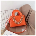 Sac à main matelassé orange vif en cuir avec chaîne dorée et bandoulière assortie - Orange