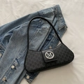 Borsa sottobraccio nera classica con stampa M grigio scuro e logo in metallo argento - Nero