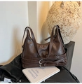 Vintage dunkelbraune Umhängetasche in Form von Teigtaschen mit dekorativen Schnallen - Braun