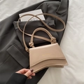 Borsa a tracolla beige minimalista con manico a nodo e tracolla regolabile in ecopelle - Cachi