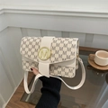 Piccola borsa a tracolla color crema vintage con stampa a lettere M e fibbia dorata - Bianco