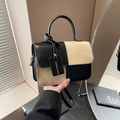 Borsa quadrata minimalista beige e nera a blocchi di colore con etichetta fashion - Nero