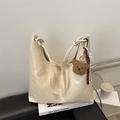 Sac fourre-tout beige en cuir PU souple avec un petit ours en peluche marron - Avec Pendentif / Blanc